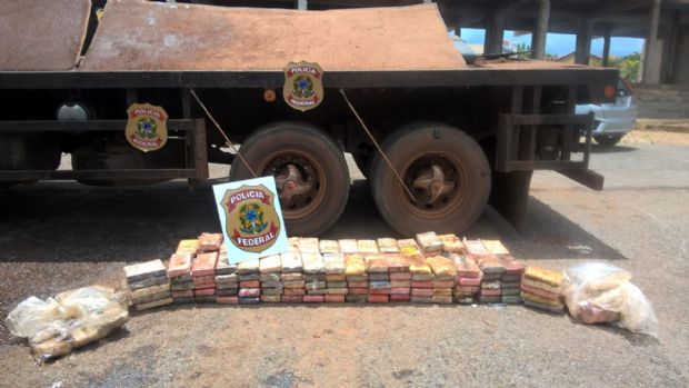 Polcia Federal encontra mais de 200 quilos de cocana em fundo falso de caminho
