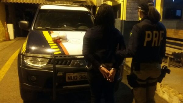 Estudante de direito  presa transportando cocana em nibus; droga foi encontrada na mala