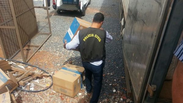 Diretor do grupo Rio Mveis nega crimes e entrega  polcia  documentao de compra de 500 computadores