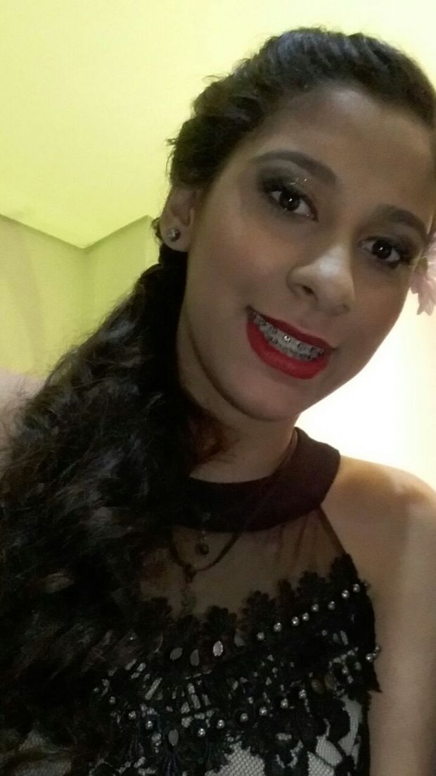 Famlia procura por estudante de 16 anos desaparecida em Vrzea Grande; menina foi vista indo para escola