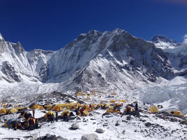 Cientistas ainda no analisaram imagens de satlite para determinar mudanas no Monte Everest, o pico mais famoso do Himalaia