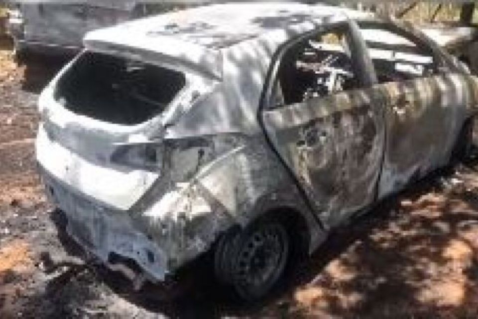 Pai no aceita relacionamento e ateia fogo no carro do namorado da filha de 13 anos em Cuiab