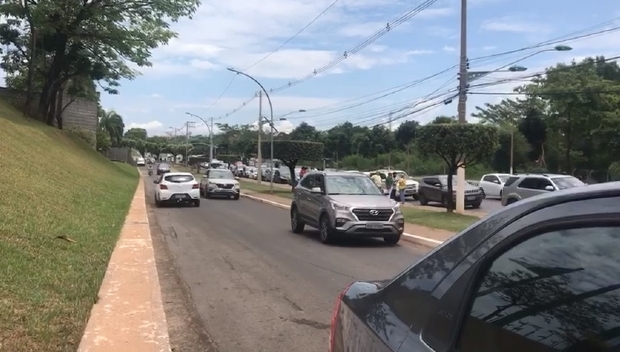 Movimento Vem Pra Rua mobiliza carreata em Cuiab para pedir votao de PEC da 2 instncia; fotos e vdeo 