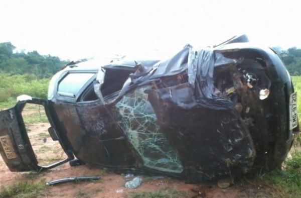 Polcia investiga capotamento de Fiat Plio que matou motorista no interior