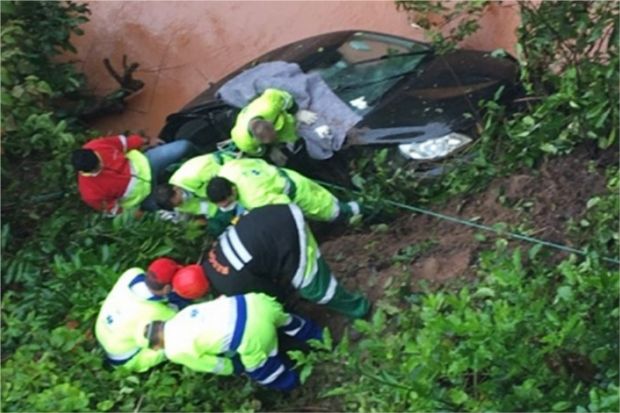 Um morre e outro  resgatado de rio em estado grave aps veculo cair de ponte na regio de Nobres