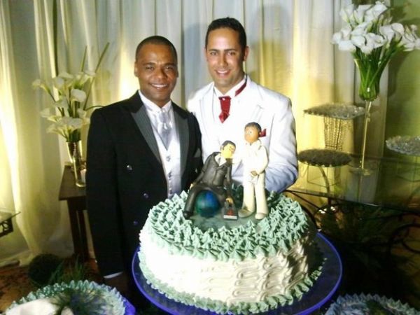 Pastores gays se casam em igreja evanglica pos 10 anos de unio
