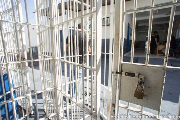Mdico condenado a 17 anos por abusar de pacientes  preso
