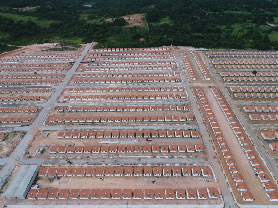 Mauro Carvalho anuncia construo de 20 mil casas em Mato Grosso para pessoas de baixssima renda