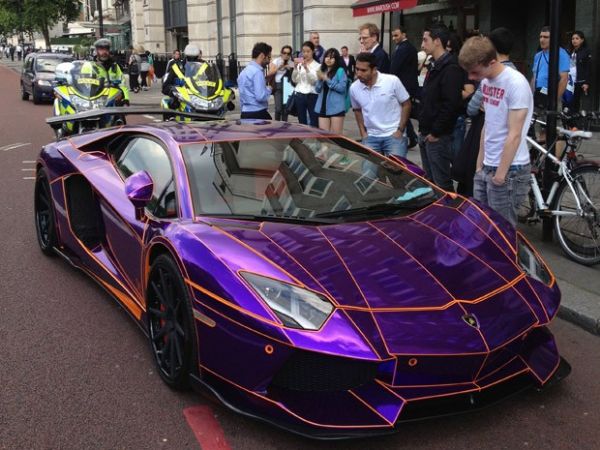 Lamborghini Aventador roxo espelhado é visto em Londres :: Notícias de MT |  Olhar Direto