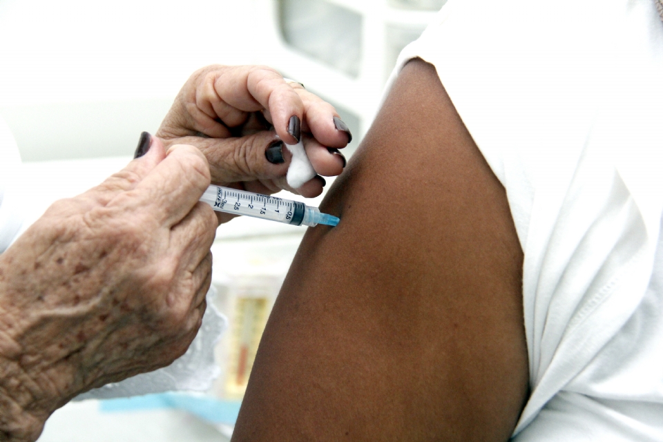 Vacina da Influenza  ampliada para toda populao de Cuiab a partir dos seis meses de idade