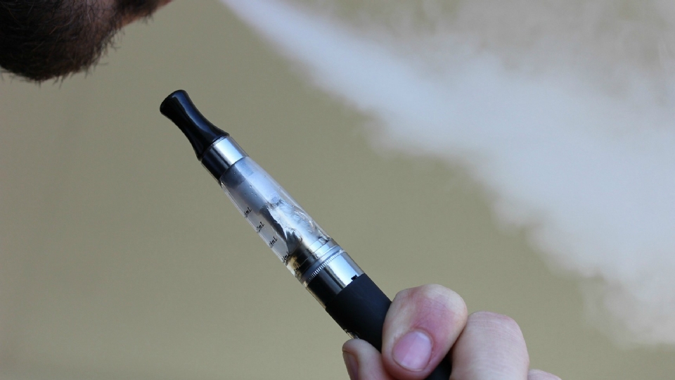 Mdico alerta que cigarros eletrnicos podem causar vrias doenas, incluindo cncer