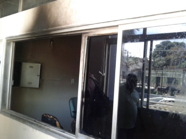Cmara de Cuiab  alvo de ataques com coquetis molotov e gabinete pega fogo