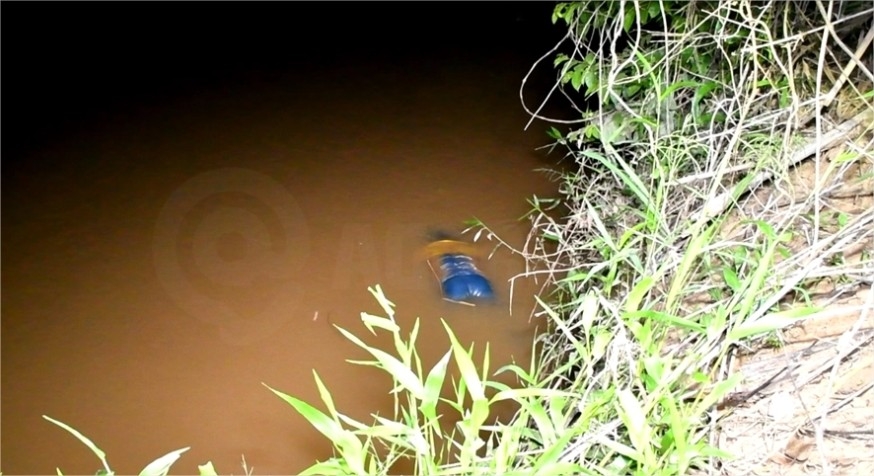 Corpo de homem com roupas femininas é encontrado por pescador em rio