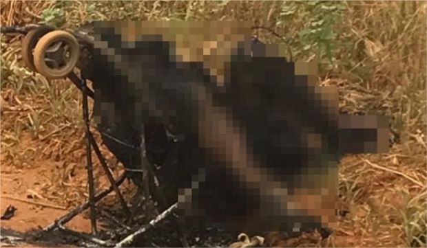 Homem  morto com facada no corao e tem corpo queimado por assassino em carrinho de criana