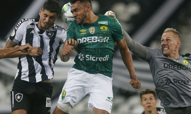 Mesmo desfalcado, Cuiab vence o Botafogo e sai em vantagem na Copa do Brasil