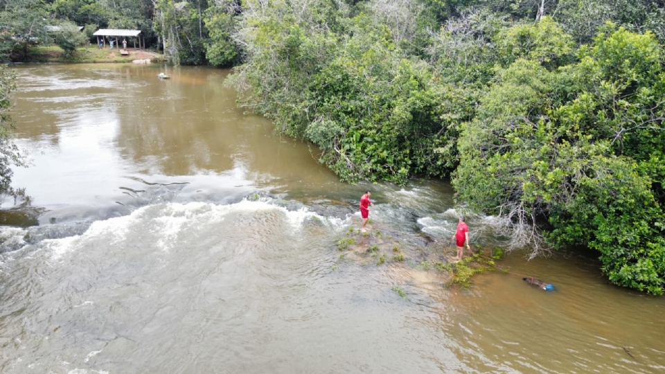 Homem de 33 anos sofre convulso, cai e morre afogado em rio no interior