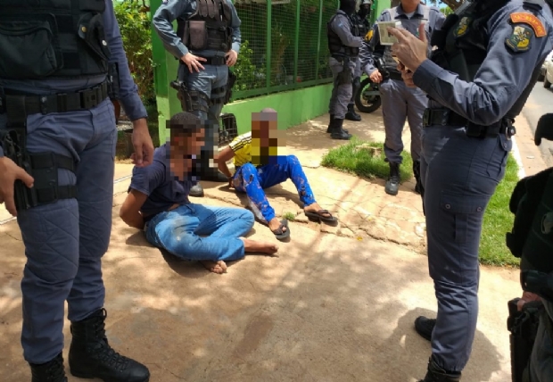 Dupla  detida aps apedrejar viatura da PM durante cortejo funk de bandido morto;  veja vdeo