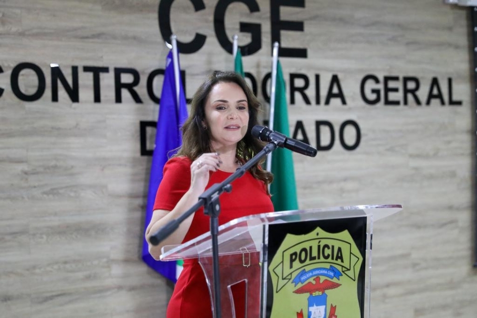Corregedoria da Polcia Civil vai investigar ligao entre Emanuel e delegado, diz diretora