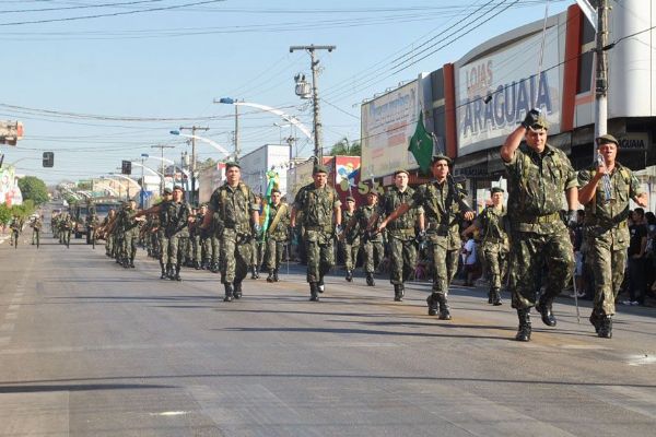 Desfile militar marca o feriado de 7 de setembro em Barra do Garas