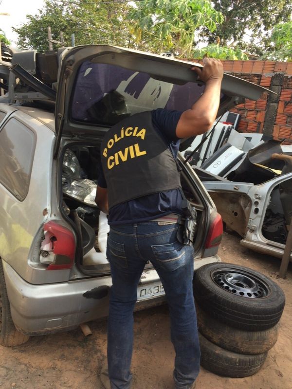 Polcia desmonta esquema de distribuio de peas clandestinas de carros; 'encomendas' via  WhatsApp
