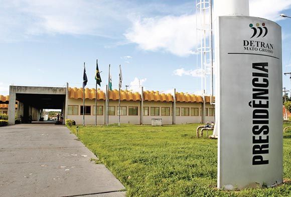 Detran de Cuiab  multado por contratar estagirios no lugar de concursados