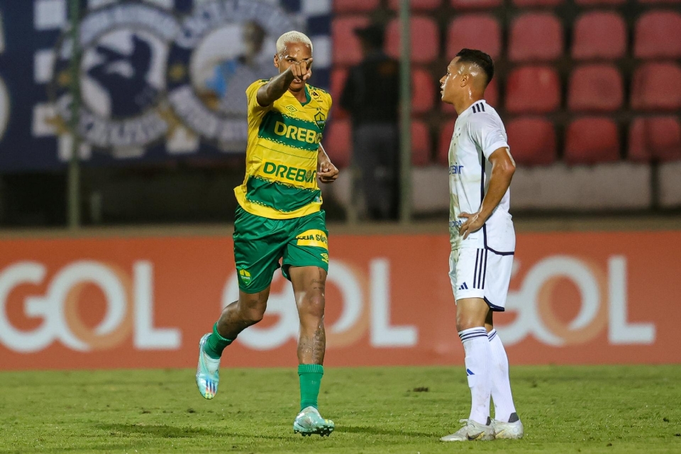 Com desfalques, Cruzeiro deve mexer para enfrentar o Cuiab; Antnio Oliveira conta com retorno de Denilson