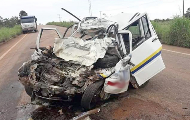 Motorista de Uno morre preso s ferragens ao colidir em Scania na MT-140