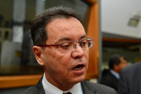 Eduardo Botelho  da base de apoio, mas joga contra o governo Taques