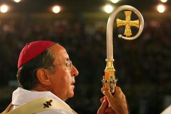 Arcebispo Dom Milton Santos  submetido a angioplastia em Cuiab
