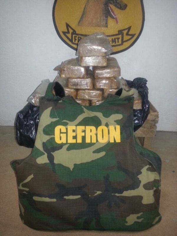 Gefron apreende 13 kg de pasta base escondido em veculo na barreira do Limo