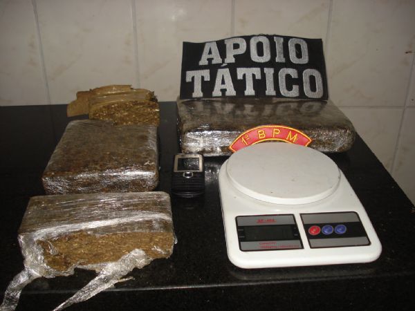 Policia apreende trs quilos de maconha e balana em casa na capital
