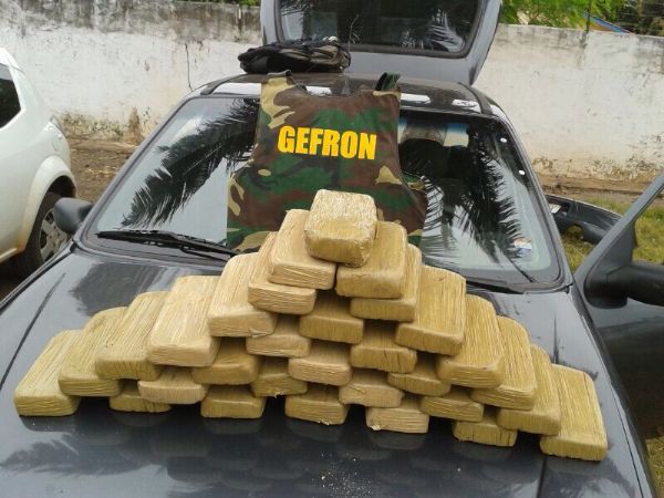 Gefron apreende 30 pacotes de pasta base de cocana e 60 mil dlares na fronteira com a Bolvia