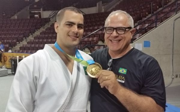 Judoca cuiabano que conquistou ouro no Pan-Americano recebe moo da aplausos da ALMT;  veja como foi a luta 