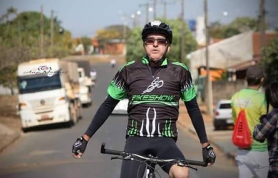 Empresrio morre atropelado por carro enquanto praticava ciclismo em rodovia