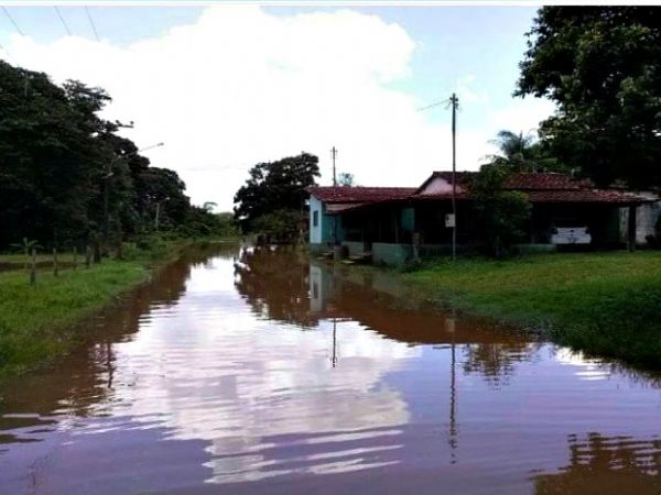 Cheia do Rio Cuiab deixa cerca de 70 famlias ilhadas em Santo Antonio de Leverger