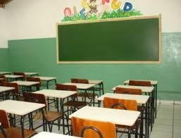 Falta de gua obriga diretoria a suspende aulas em escola municipal