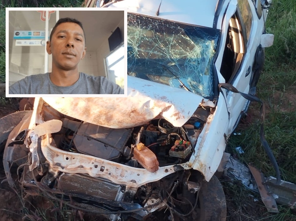 Motorista perde controle de carro, capota em estrada e morre preso s ferragens; passageiro ferido