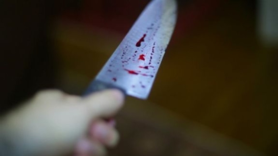 Homem é preso após ajudar comparsa a tentar matar ex-companheira a facadas em bar