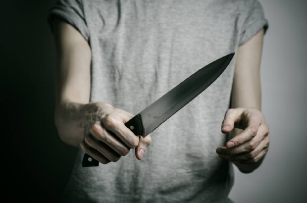 Homem  preso aps correr atrs da ex-esposa e do atual namorado dela com uma faca
