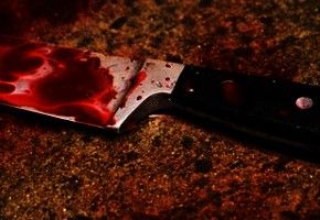 Homem  assassinado com golpes de faca; um acertou o peito