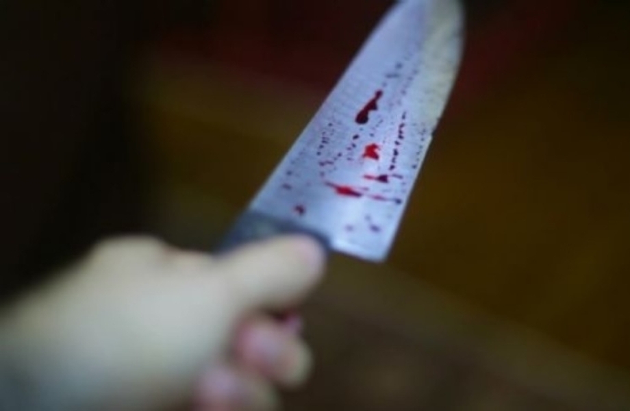 Suspeito tenta decepar brao de mulher com golpes de faco aps discusso