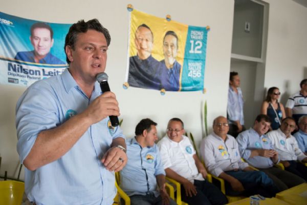 Pedro Taques e Fvaro se dividem em campanha no interior do Estado