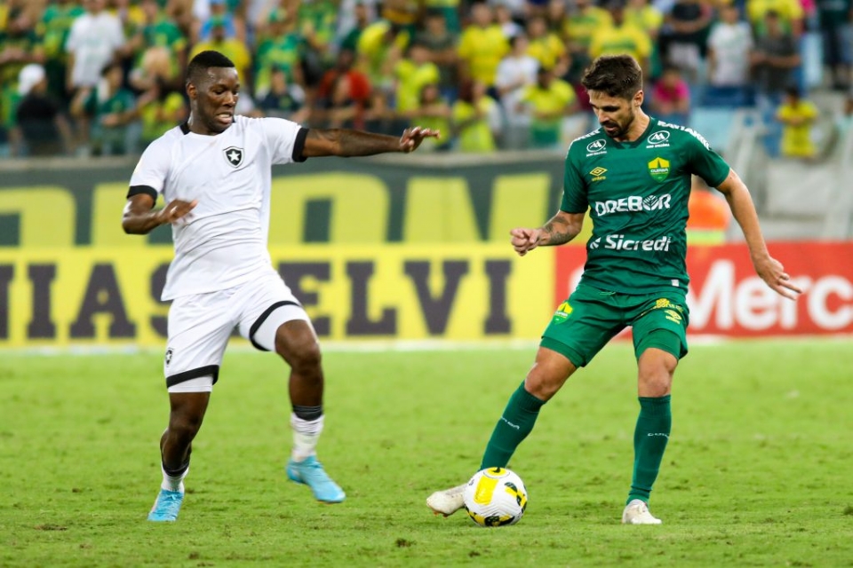 Na luta pela permanncia, Cuiab encara o Botafogo pela quinta vez na histria no Nilton Santos