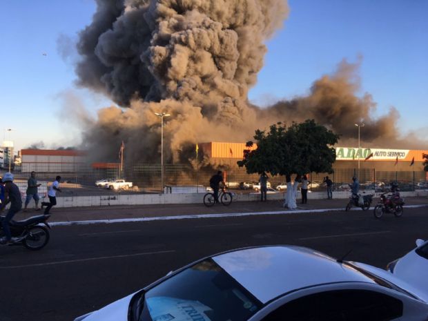 Incndio destri supermercado Atacado; Santa Casa prepara dois leitos de UTI para vtimas; fotos e videos