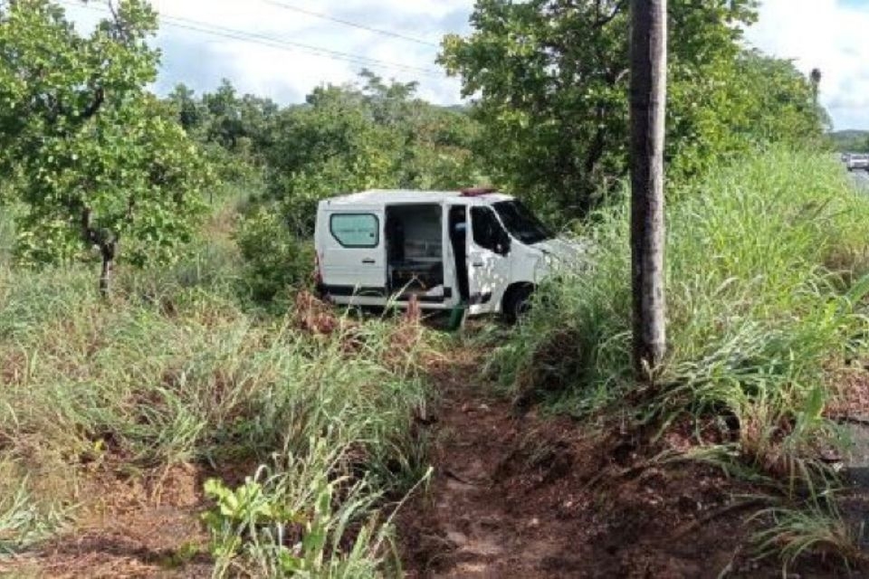 Acidente com ambulncia de Chapada dos Guimares deixa ao menos cinco feridos