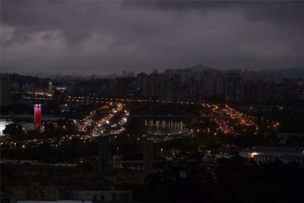 Fumaa de Mato Grosso contribuiu para transformar dia em noite em So Paulo