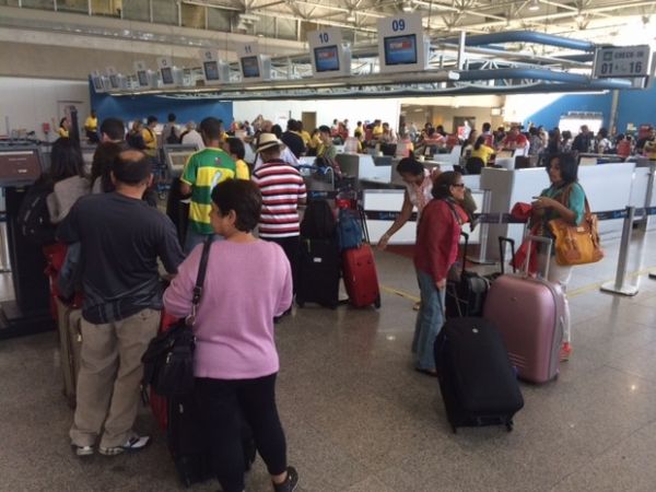 Passageiros perderam voos no Galeo por causa de protesto de aerovirios