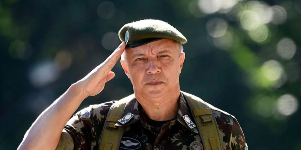 Lula demite general cuiabano que atuava como comandante do Exrcito