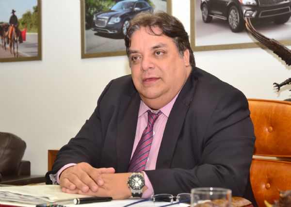 Deputado Gilmar Fabris reivindica asfalto para bairros da regio Sul de Cuiab