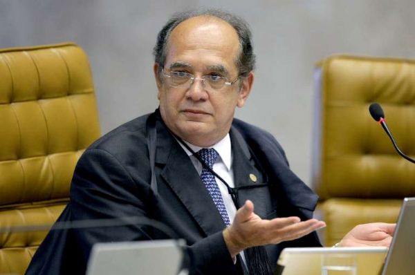 O ministro do STF Gilmar Mendes ministra palestra em Cuiab